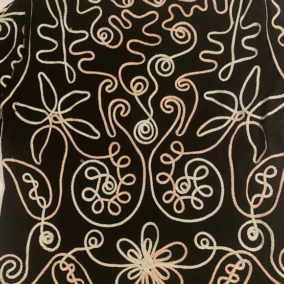 Women’s Holiday Dress Shirt Black Beautiful Embroidered Size XL Feminine - Picture 7 of 7